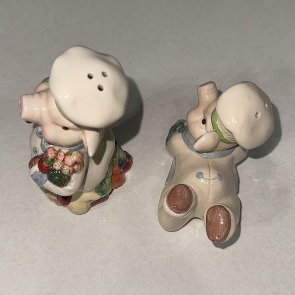 Rare Vintage K&B Chef Pigs Salt and Pepper Shakers EUC Kitschy Kitchen Piggies - Picture 5 of 6